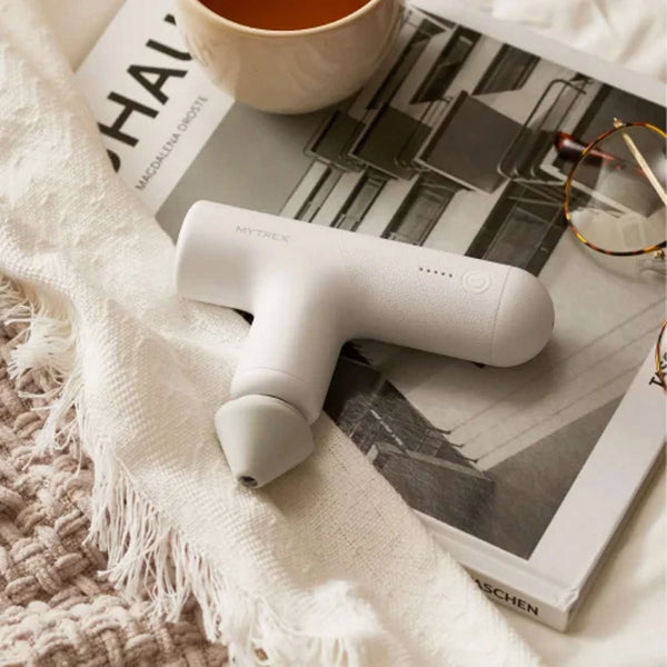 Rebive Air — Tragbare Mini-Massagepistole in Weiß 