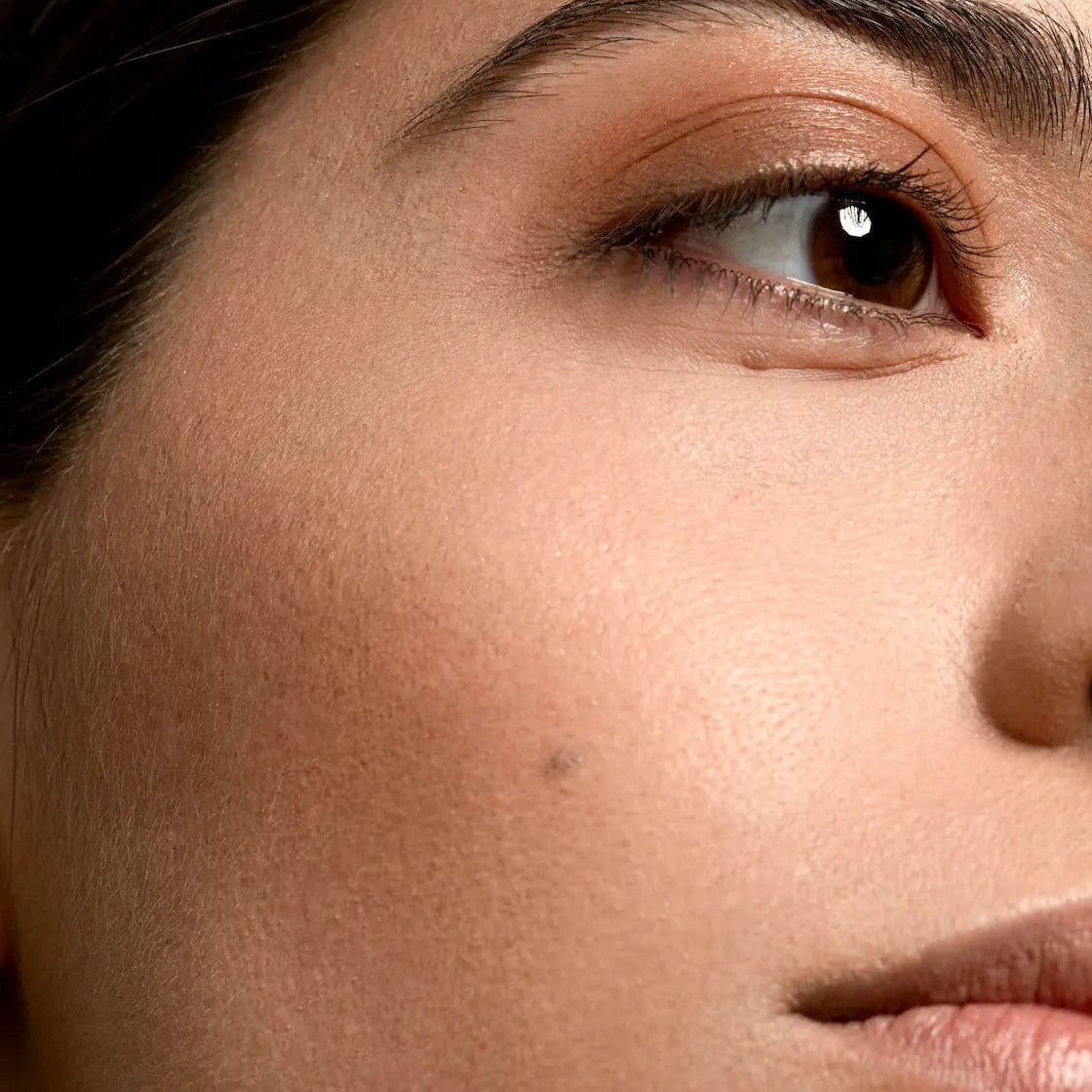 Dvostruki bronzer i highlighter na suncem obasjanom sjaju 
