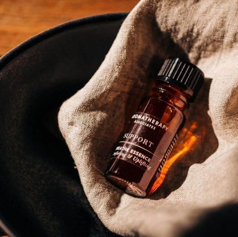 Atbalstīt Breathe Essence 